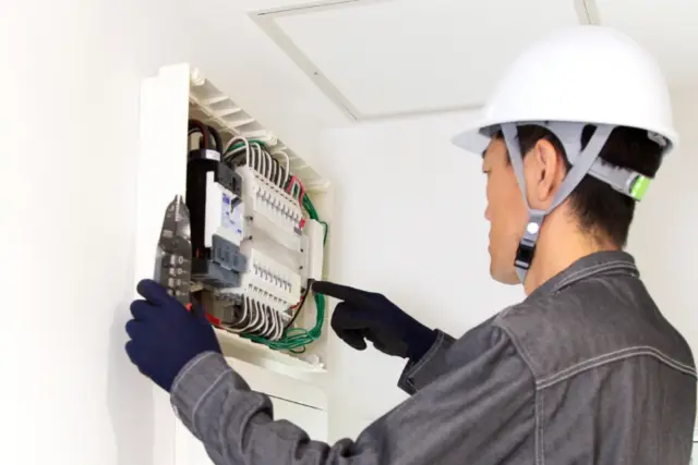 ブレーカーの修理・交換はどこに頼むべき?費用相場と業者の選び方は?