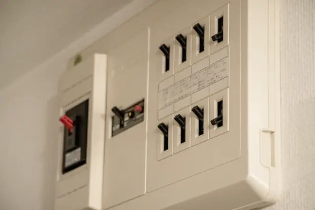 ブレーカーが上がらない場合の修理・交換が必要な危険なサインとは？