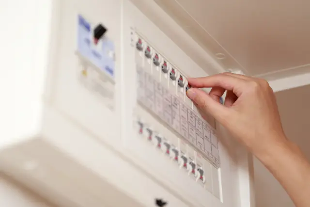 ブレーカーが復旧しない、またはすぐ落ちる時はどうすればいい?