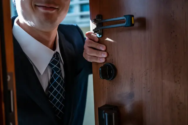 電気工事の悪質な高額請求の手口と回避策