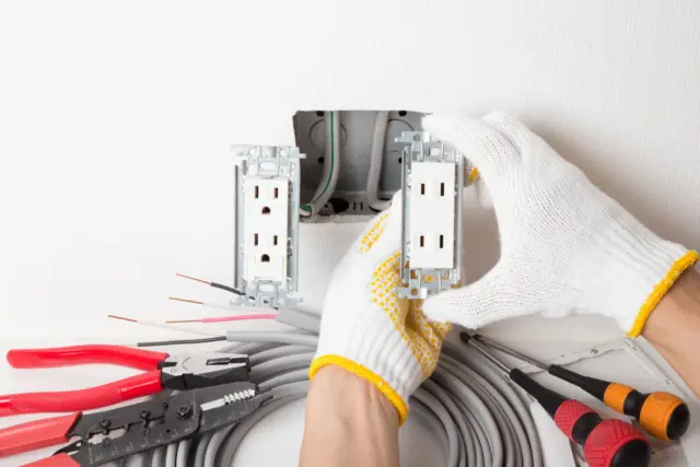 家庭で電気トラブルが発生したら最初にすべきことは?