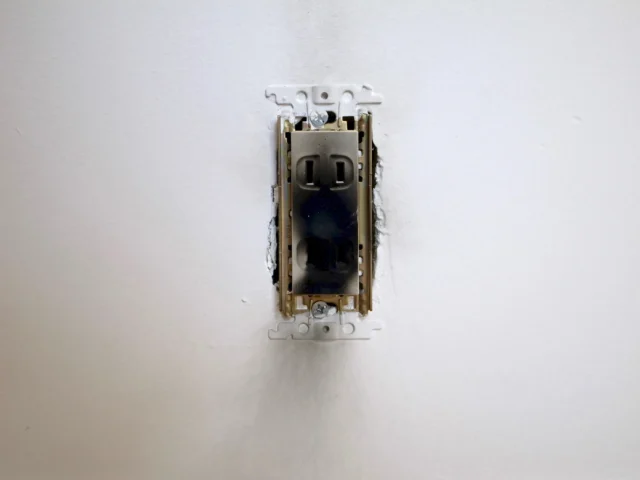 アース（接地）とショート（短絡）の違いと安全対策